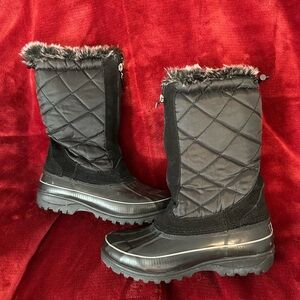 EUC Bass women’s Black snow boots size 6W